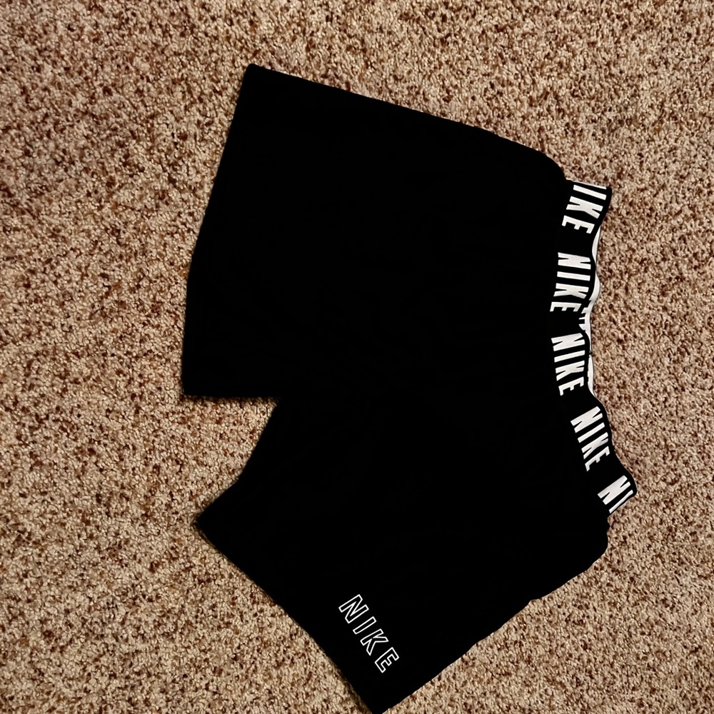 Girls Nike short barely worn